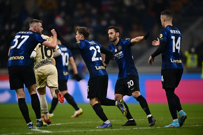 罗马诺：伊镇与那不勒斯就租借卡尤斯特达成协议，等球员点头（罗马诺：伊镇与那不勒斯已谈妥卡尤斯特租借，正待球员同意）