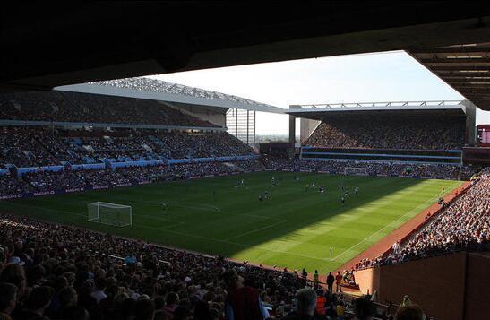 曼联英超14轮1-1战平西汉姆联，近5轮仅胜1场，阿莫林执教遇质疑，防守问题突出。（英超第14轮曼联1-1西汉姆，近5场仅一胜，阿莫林承压，防守短板明显）