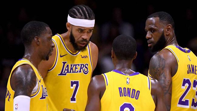 万众瞩目！CBA杯赛上演“山东德比” 赢球将锁定晋级八强名额（焦点之战！CBA杯山东德比打响，胜者将锁定八强席位）