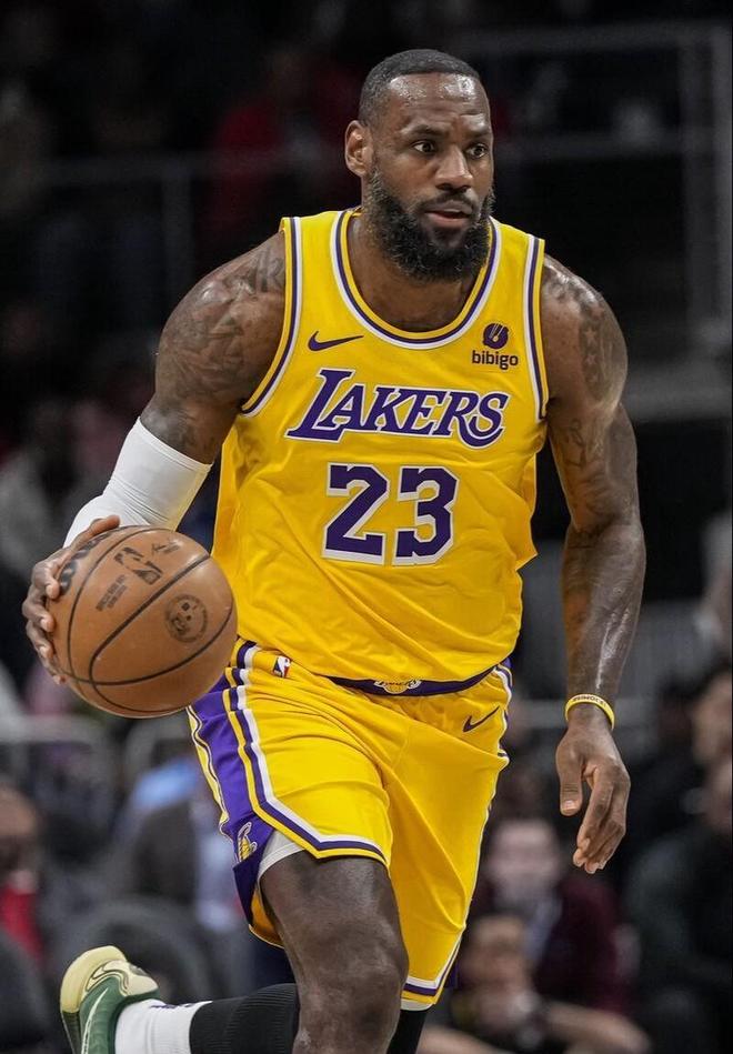 体图：厄兹詹将自由身离队，多特原本能用他加1000万签谢尔基（体图：厄兹詹或将自由身离队，多特曾可用其外加1000万签下谢尔基）