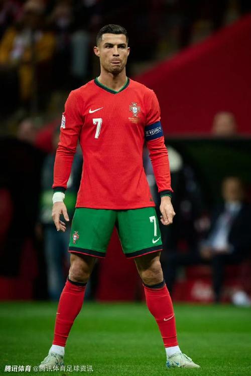 近10年欧冠场均进球榜：哈兰德1.02球第1，C罗第2，梅西第4（过去10年欧冠场均进球榜：哈兰德以1.02球领跑，C罗第2，梅西第4）