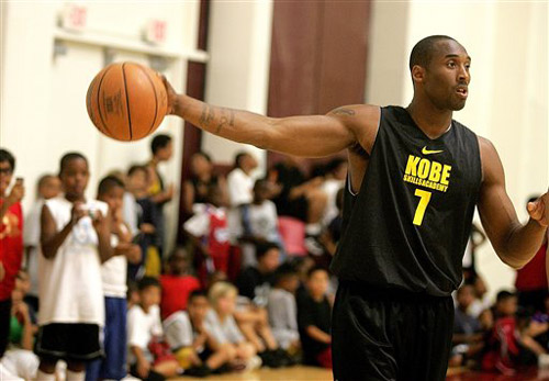 拉赫马尼：我们要庆祝，因为训练、工作就是为了让球迷高兴（拉赫马尼：应当庆祝，我们的训练与工作只为让球迷开心）