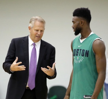 内格雷拉案件再掀风波：拉波尔塔作证后沉默离场，梅西话题意外抢镜（内格雷拉案再起波澜：拉波尔塔出庭作证后默然离场，梅西话题意外抢镜）