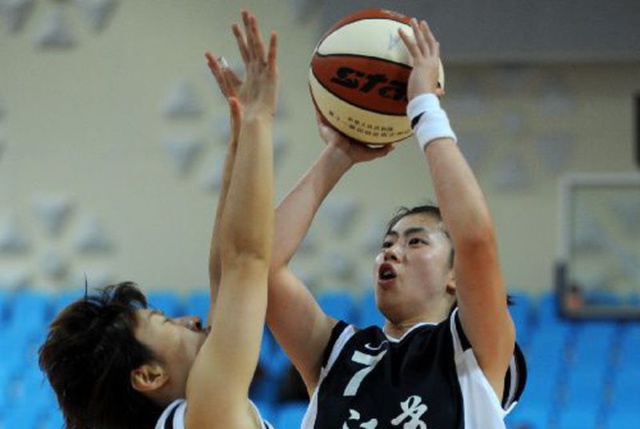 晚旗报：阿森纳旧将帕尔特伊即将加盟黄潜，将签约1+1年（据晚旗报，前阿森纳中场帕尔特伊接近加盟比利亚雷亚尔，合同为1+1年）