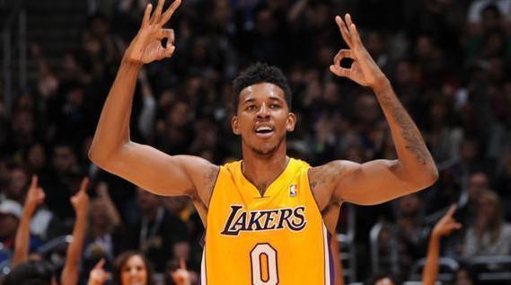 米体：法国电视台取消转播年轻人vs里尔，因前者胸前广告违规（米体：因胸前广告不合规，法国电视台叫停年轻人对阵里尔的转播）