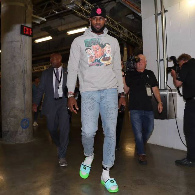 本赛季欧冠迄今五大联赛球队积分：英超74分第一，意甲第二（欧冠本季迄今五大联赛积分榜：英超以74分领跑，意甲次席）