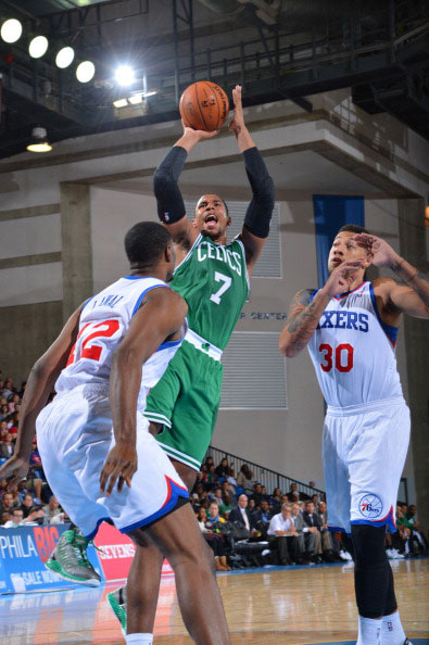 孙继海：不是家里有矿的孩子才能踢球，我正在尝试改变认知（孙继海：踢球不是富家子的专利，我在努力改变观念）