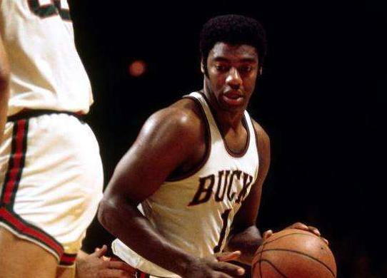 引人注目的 引人注目的